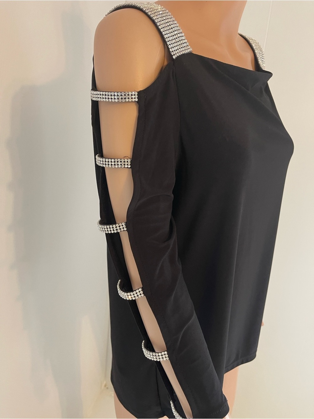 Prelude Cold Shoulder Black Top
Rhinestone Embellished Cutouts
Size Medium NWT